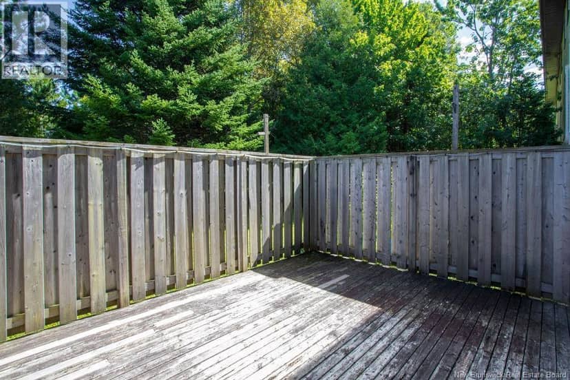 25 Hillsview Crescent — photo 36 of 40