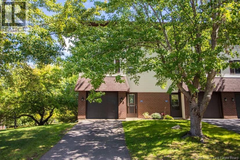 25 Hillsview Crescent — photo 38 of 40