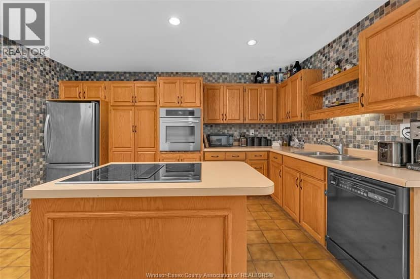 4236 ROSELAND DRIVE East — photo 13 of 37