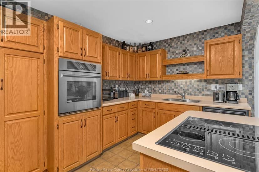 4236 ROSELAND DRIVE East — photo 14 of 37
