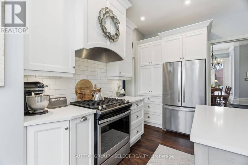 431 Albert Street — photo 14 of 40