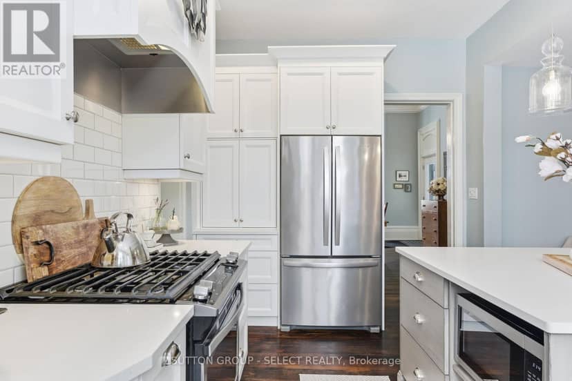 431 Albert Street — photo 15 of 40
