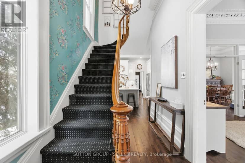 431 Albert Street — photo 7 of 40