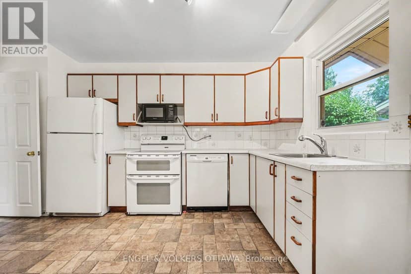 325 Summit Avenue — photo 11 of 30