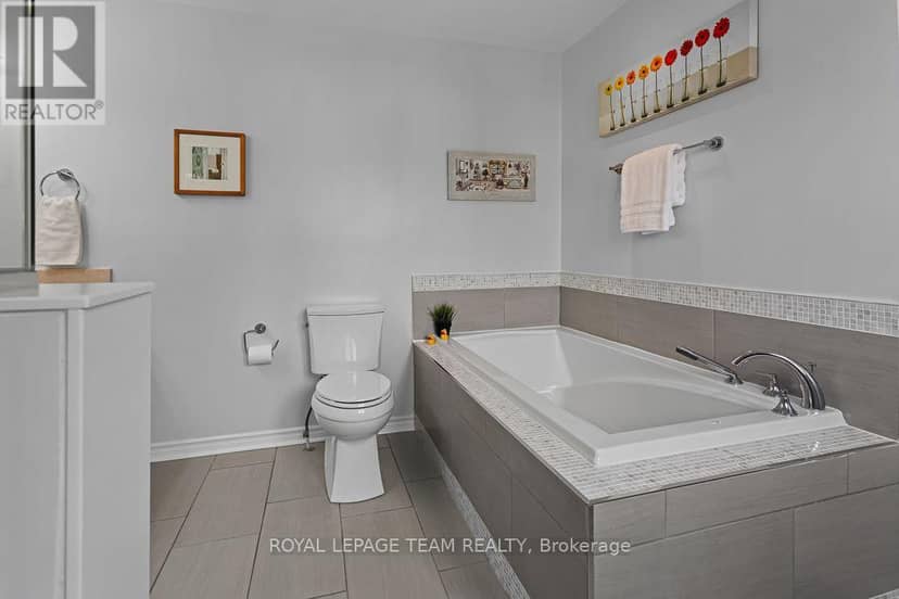 2756 Massicotte Lane — photo 16 of 33