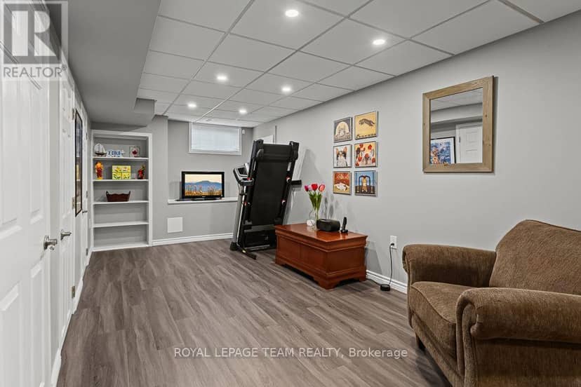 2756 Massicotte Lane — photo 24 of 33