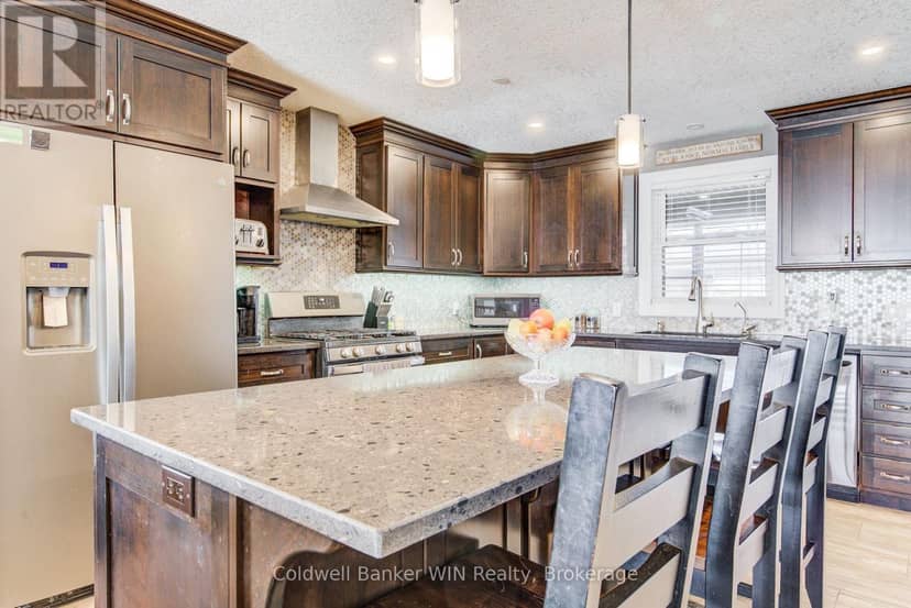 1025 Reserve Avenue S — photo 10 of 40