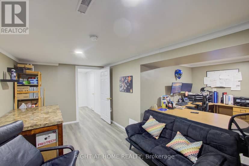 32 Feltre Avenue — photo 19 of 28