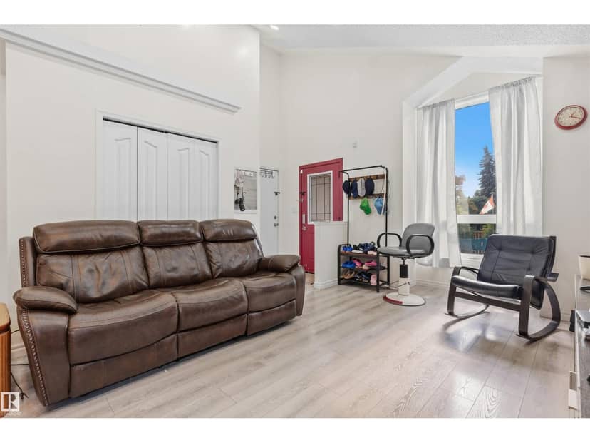 4824 13 AV NW — photo 11 of 40