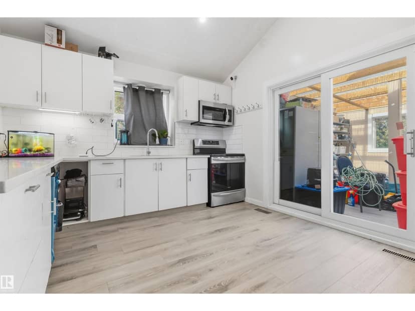4824 13 AV NW — photo 12 of 40