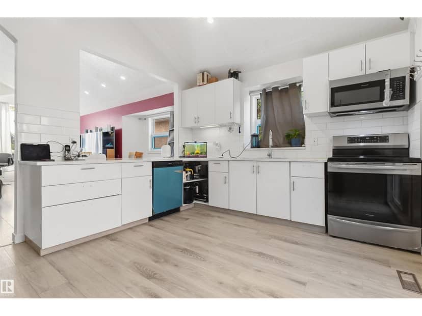 4824 13 AV NW — photo 13 of 40