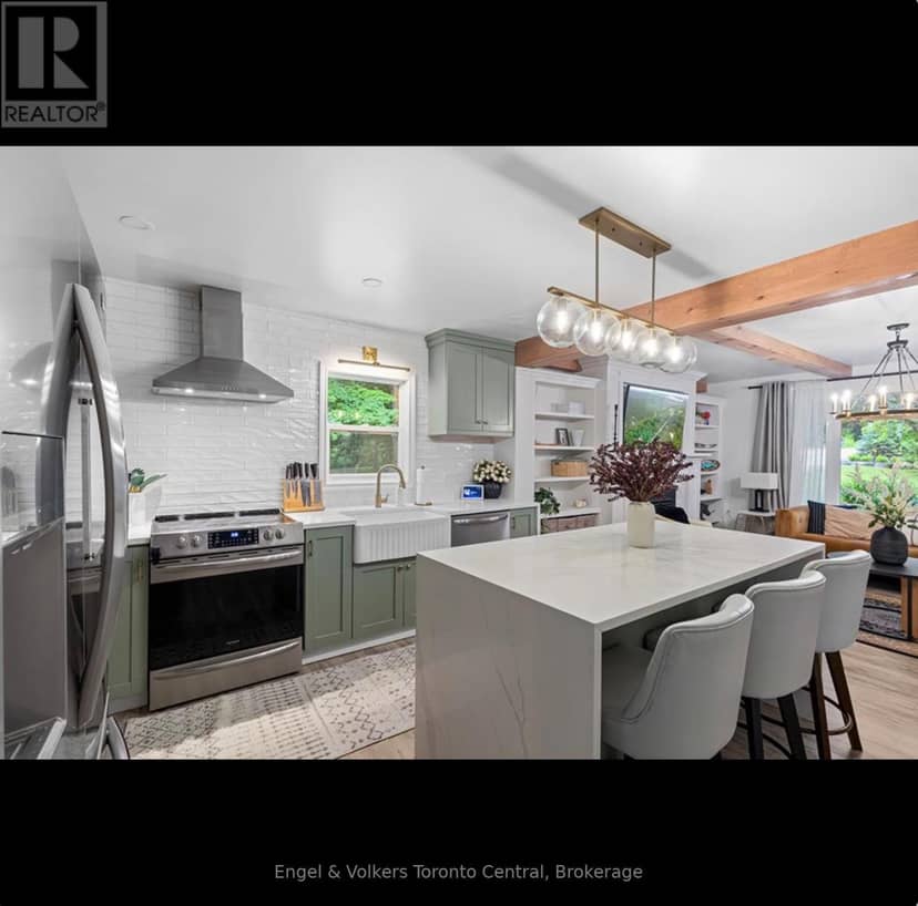 467042 12th Conc B Concession — photo 10 of 35