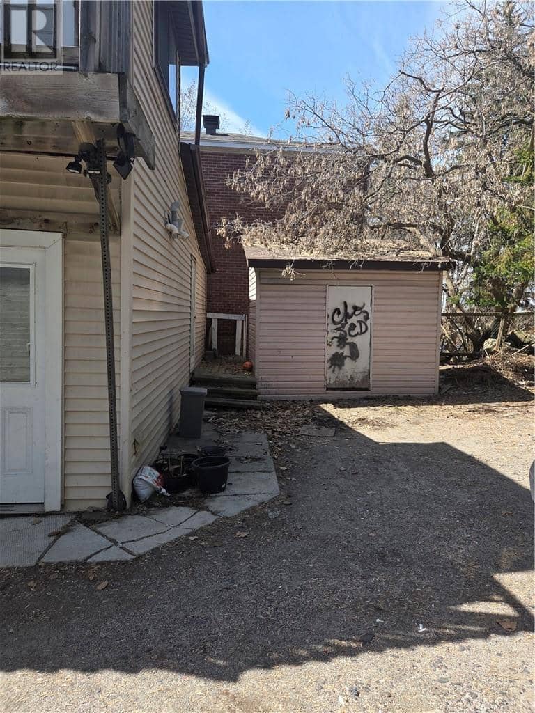 238-240 Van Horne Street — photo 3 of 20