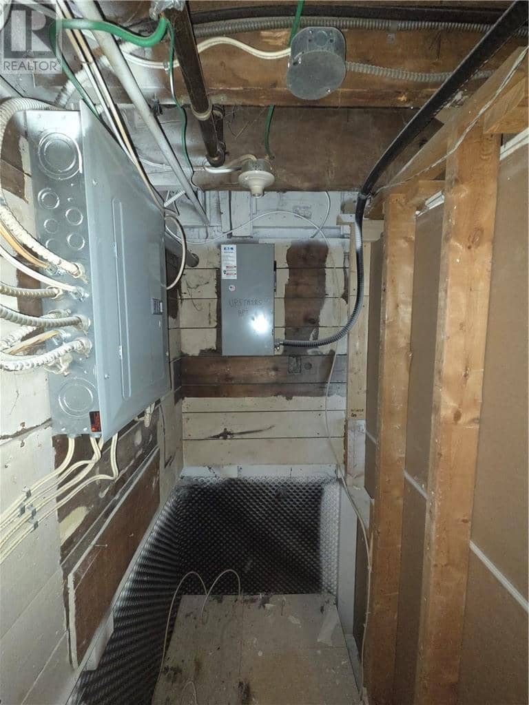 238-240 Van Horne Street — photo 5 of 20