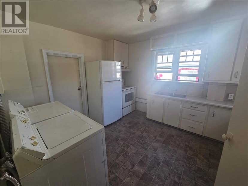 238-240 Van Horne Street — photo 7 of 20