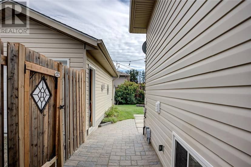 253 Francis Street — photo 24 of 29