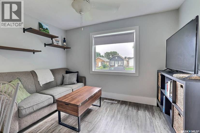 2136 McAra STREET — photo 10 of 28