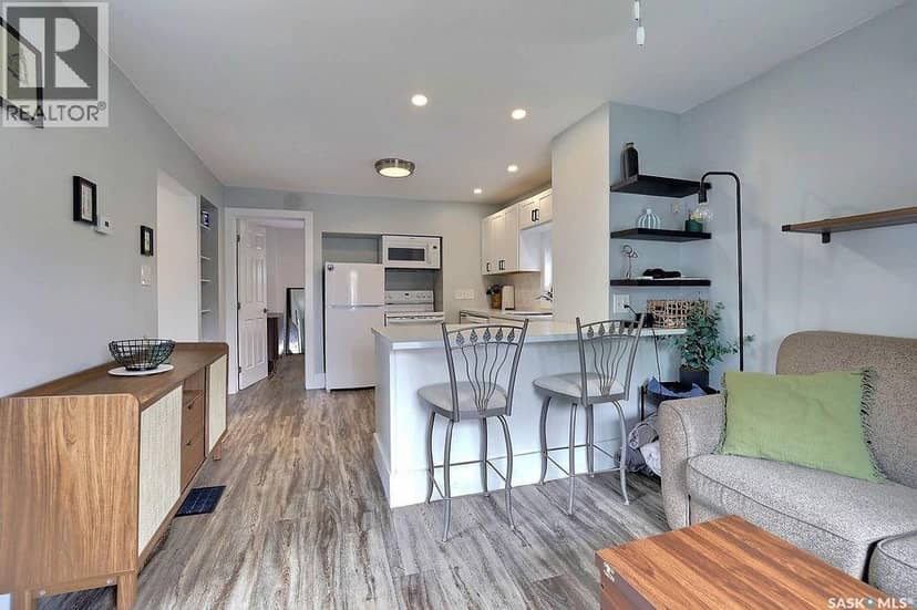 2136 McAra STREET — photo 9 of 28