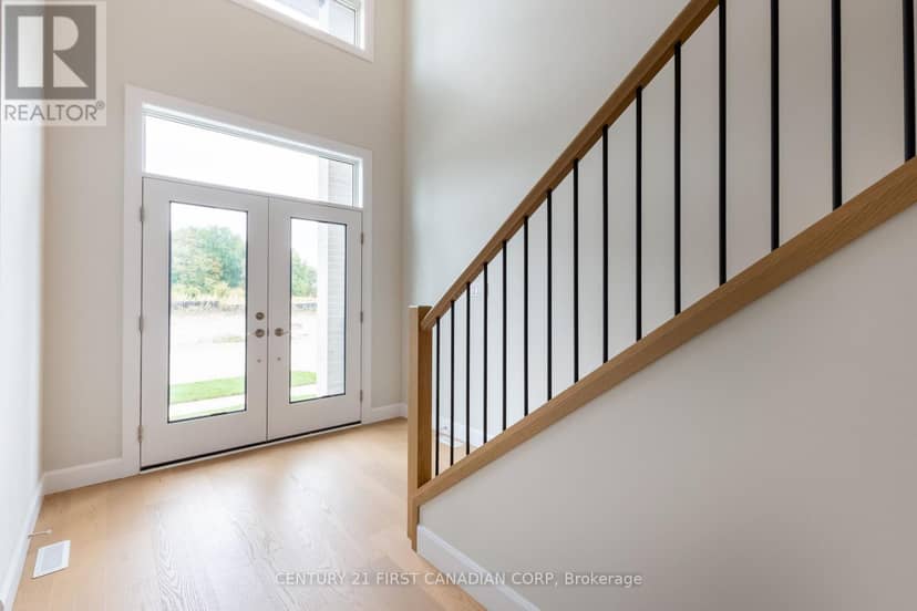 6453 Royal Magnolia Avenue — photo 3 of 27