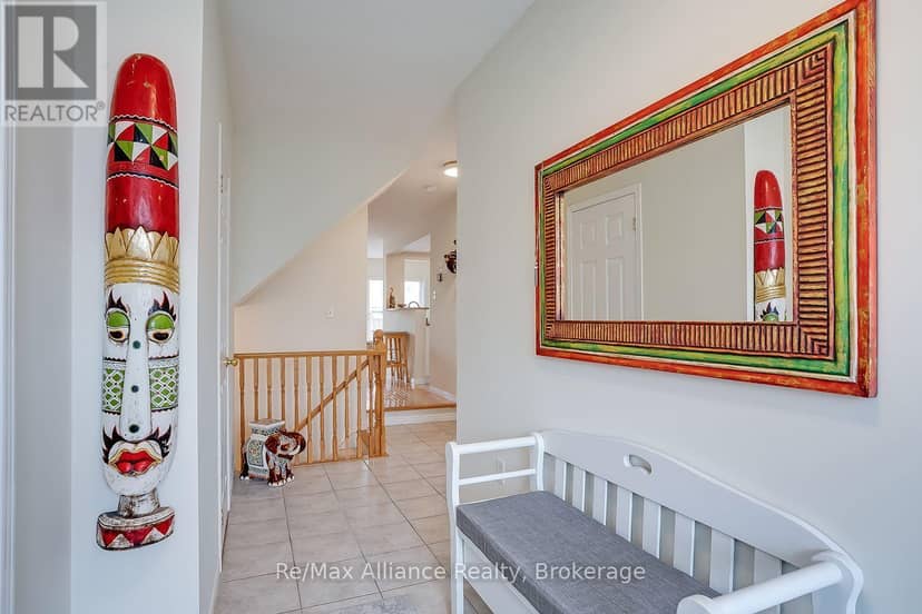 2155 Redstone Crescent — photo 4 of 34