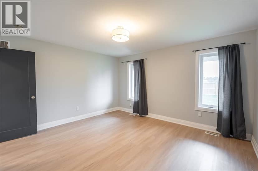 709 Ferdinands Crescent — photo 16 of 40