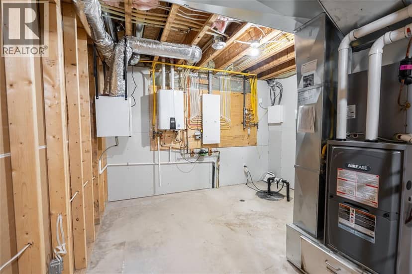 709 Ferdinands Crescent — photo 32 of 40