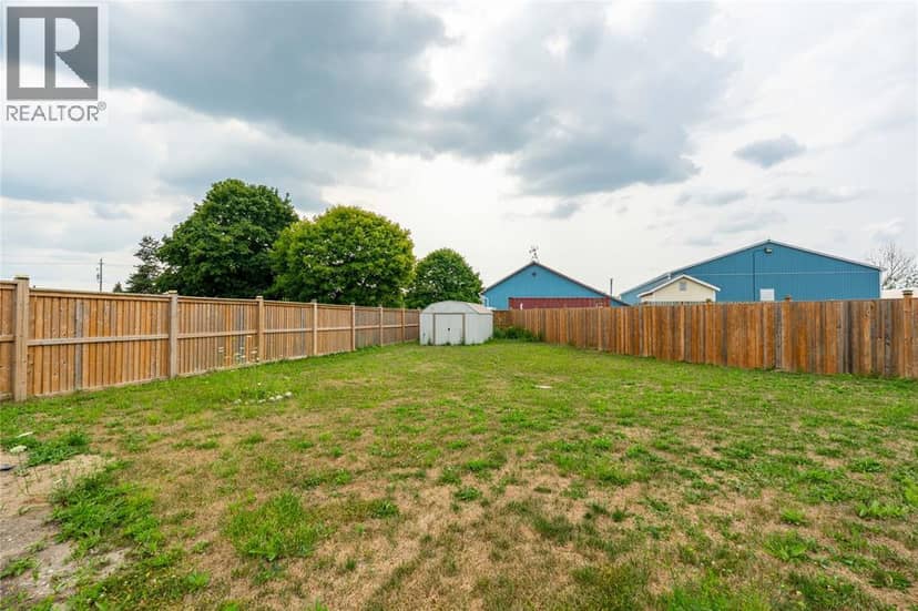 709 Ferdinands Crescent — photo 33 of 40