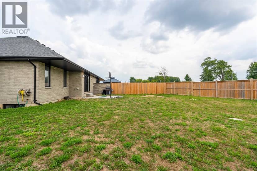 709 Ferdinands Crescent — photo 36 of 40