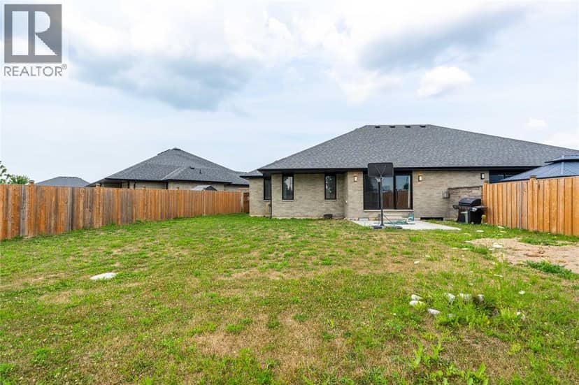 709 Ferdinands Crescent — photo 37 of 40