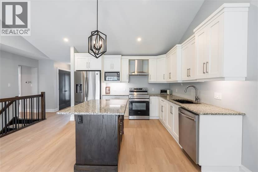 709 Ferdinands Crescent — photo 8 of 40
