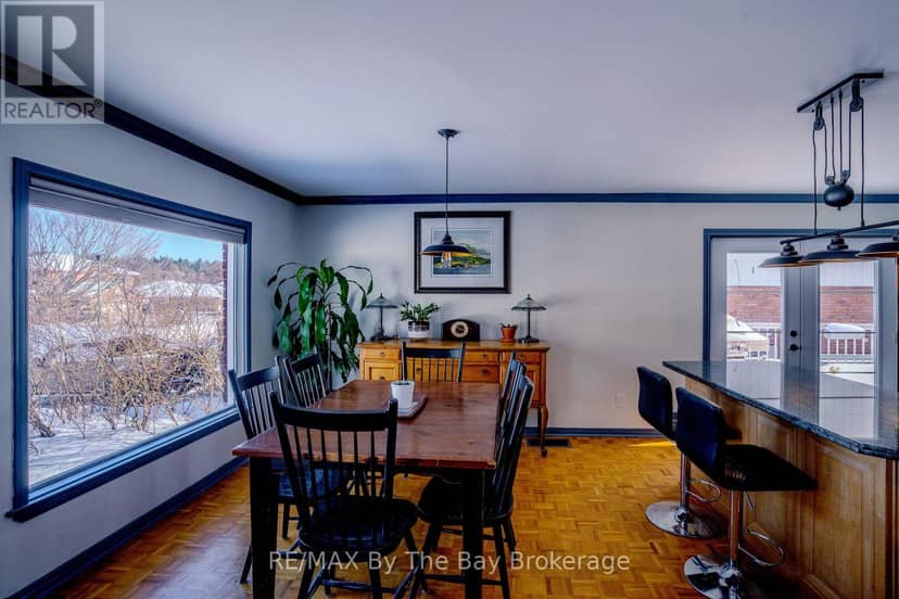 247 Simcoe Street — photo 10 of 23