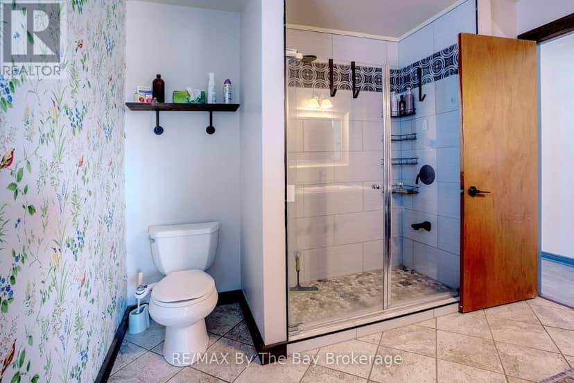 247 Simcoe Street — photo 12 of 23