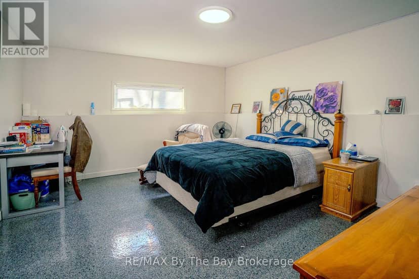 247 Simcoe Street — photo 17 of 23