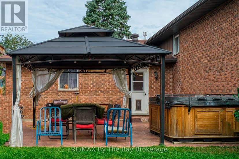 247 Simcoe Street — photo 22 of 23