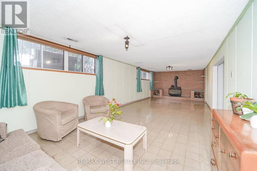 14 Model Avenue — photo 9 of 11