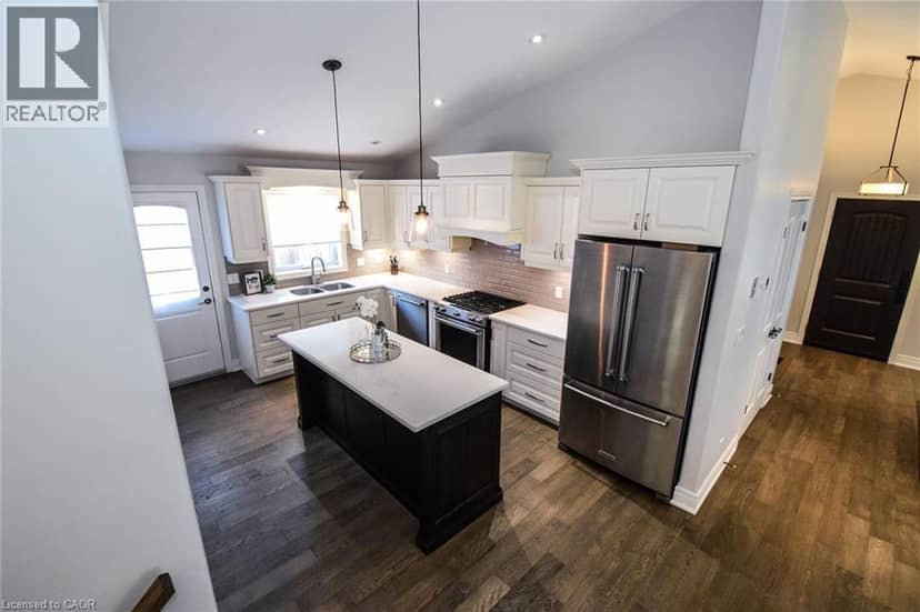 295 COURTLAND Street — photo 10 of 37