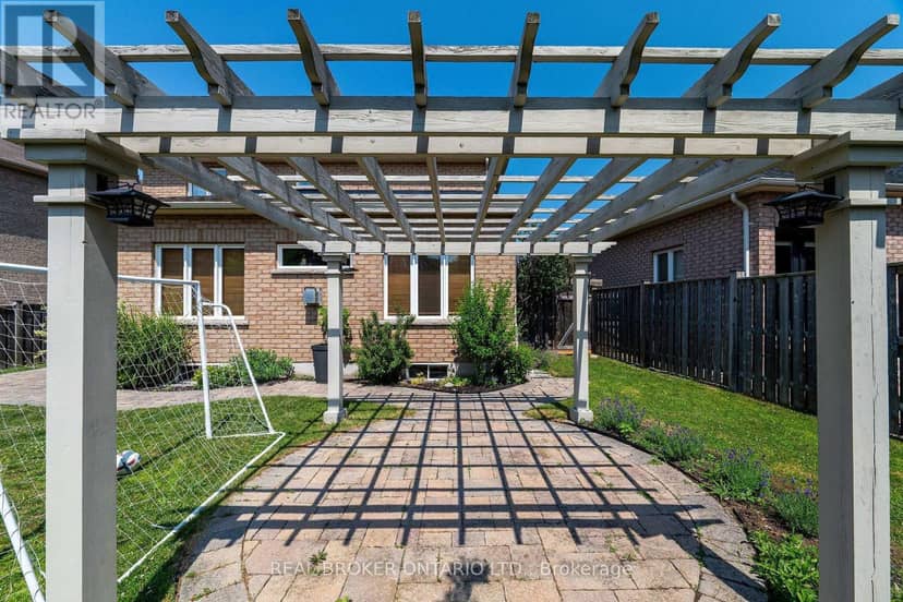 636 Serafini Crescent — photo 38 of 40