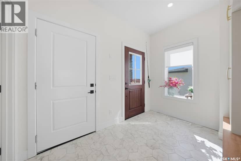 559 Kalra STREET — photo 3 of 40