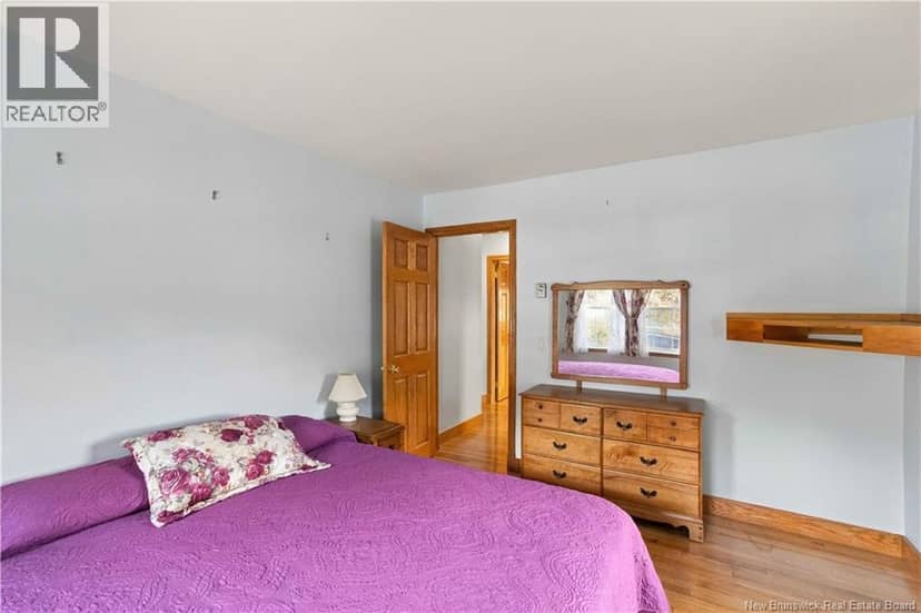 93 Alexandra Crescent — photo 16 of 40