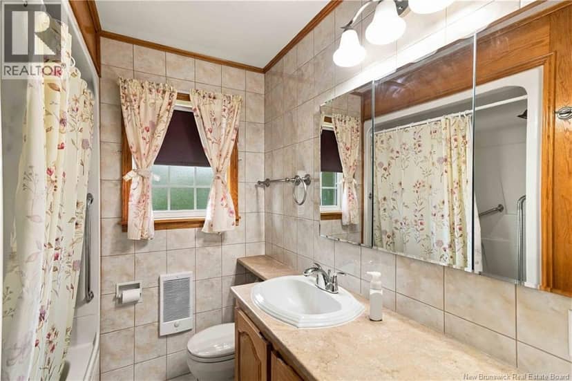 93 Alexandra Crescent — photo 18 of 40