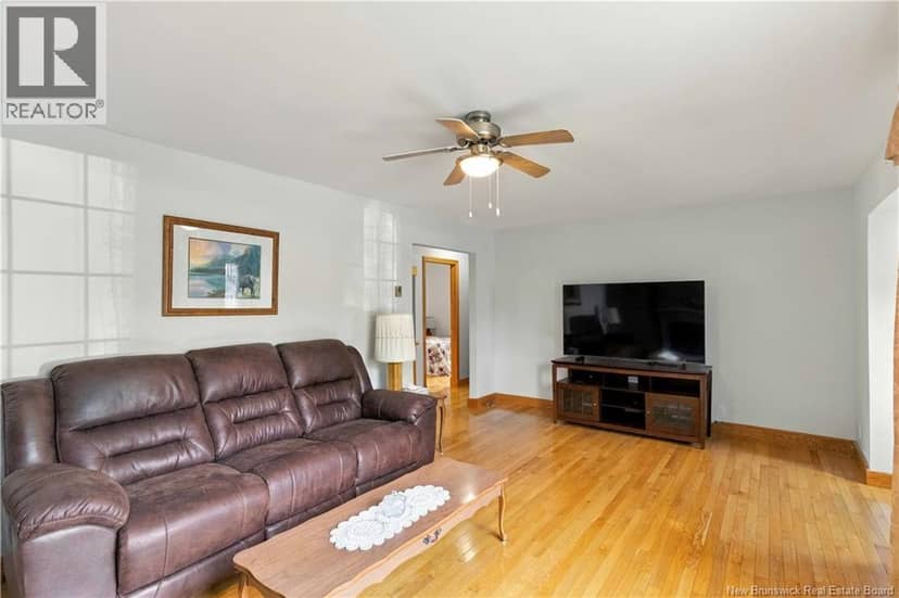 93 Alexandra Crescent — photo 9 of 40