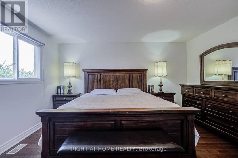 71 Bayhampton Crescent — photo 31 of 40