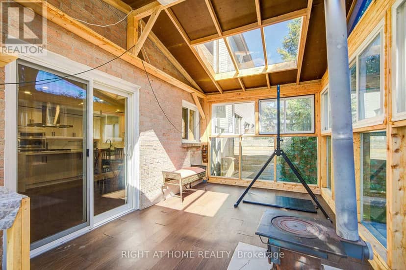 71 Bayhampton Crescent — photo 36 of 40