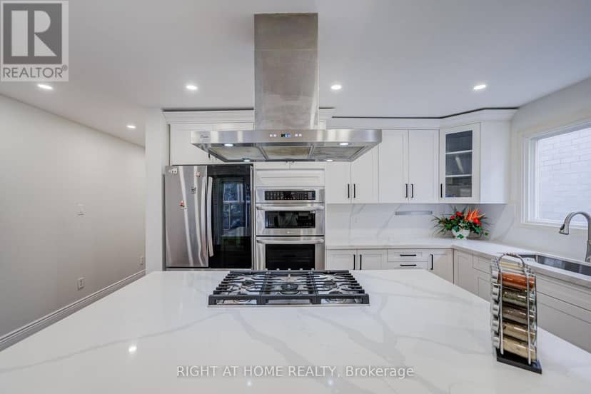 71 Bayhampton Crescent — photo 13 of 40