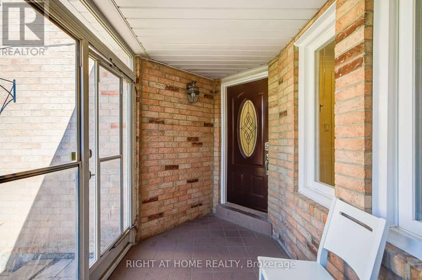 71 Bayhampton Crescent — photo 4 of 40