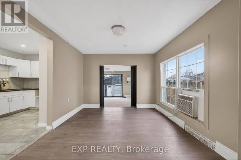 4576 Fourth Avenue — photo 8 of 40