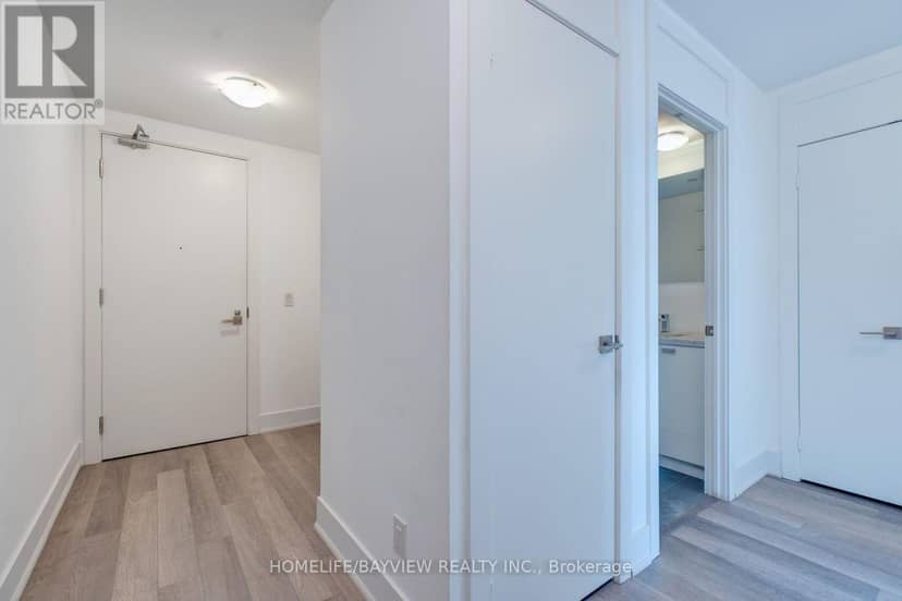 703 - 32 Davenport Road — photo 4 of 34