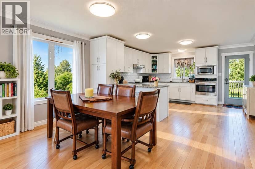 1101 Redlow Drive, Beaverlodge, photo 3
