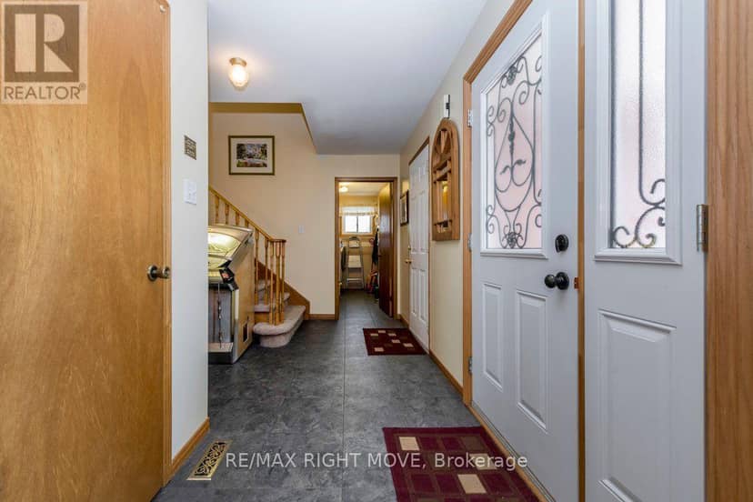 55 Laurentian Lane — photo 31 of 33
