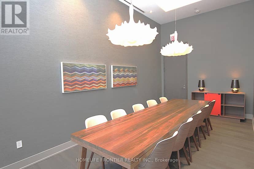 2711 - 10 York Street — photo 35 of 37